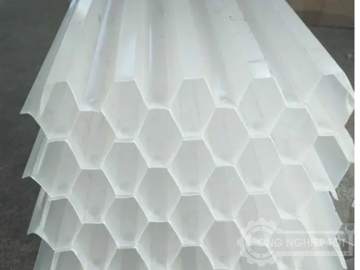 Sở hữu nhiều ưu điểm, tấm lắng lamen nhựa PP ống 50 được nhiều doanh nghiệp tin dùng